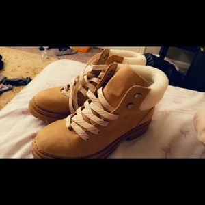 Boots that i only wore one time